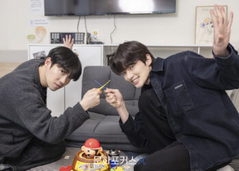 마주보지 않았기에 비로소 보이는 ‘햄릿’…연극 ‘엘시노어’의 허영손·강은빈