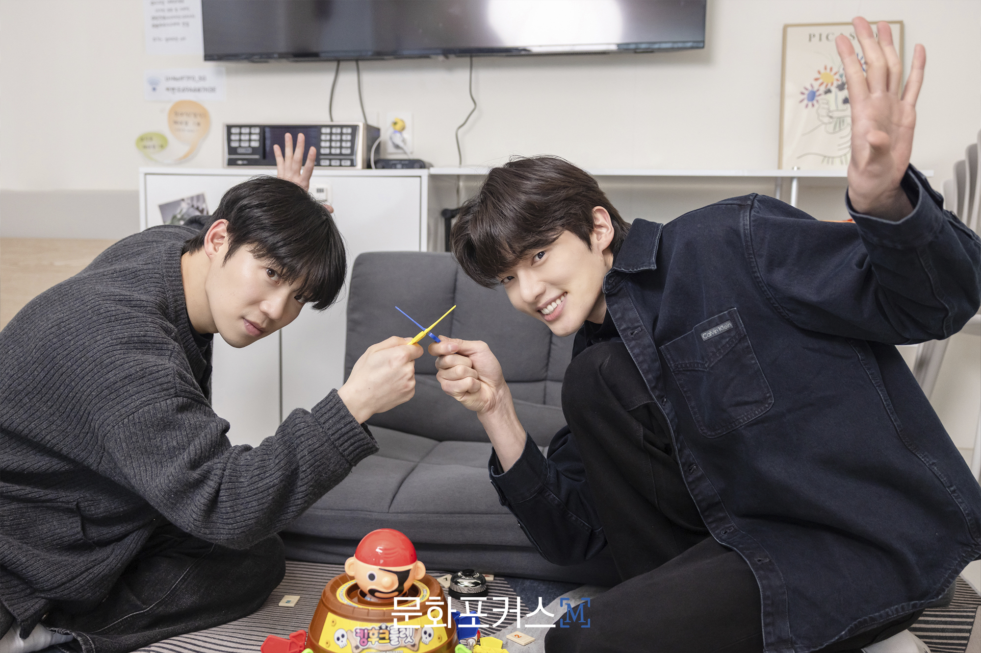 연극 '엘시노어'에 출연 중인 배우 허영손과 강은빈 | 사진 = 이지윤 기자