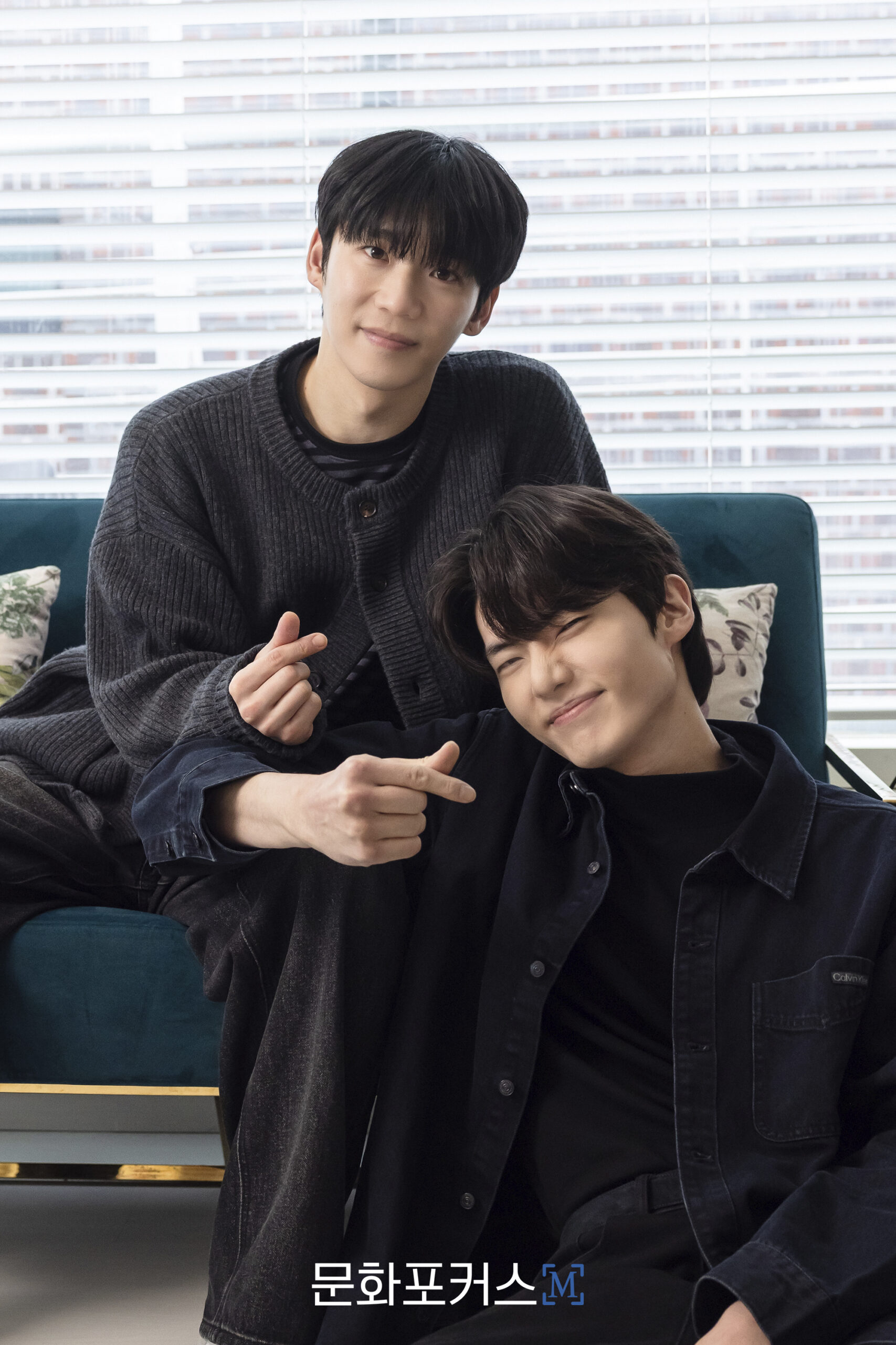 연극 '엘시노어'에 출연 중인 배우 허영손과 강은빈 | 사진 = 이지윤 기자