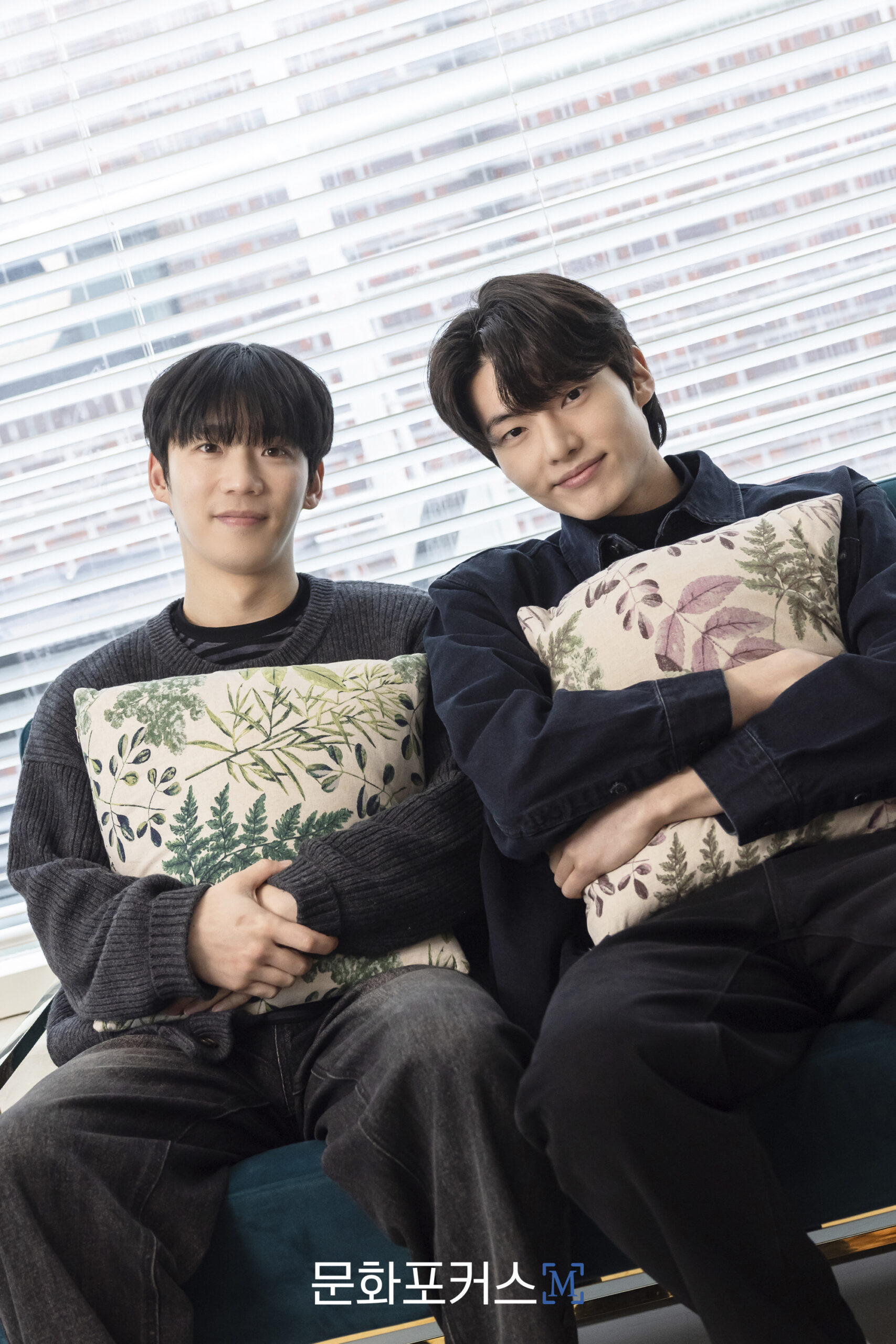 연극 '엘시노어'에 출연 중인 배우 허영손과 강은빈 | 사진 = 이지윤 기자