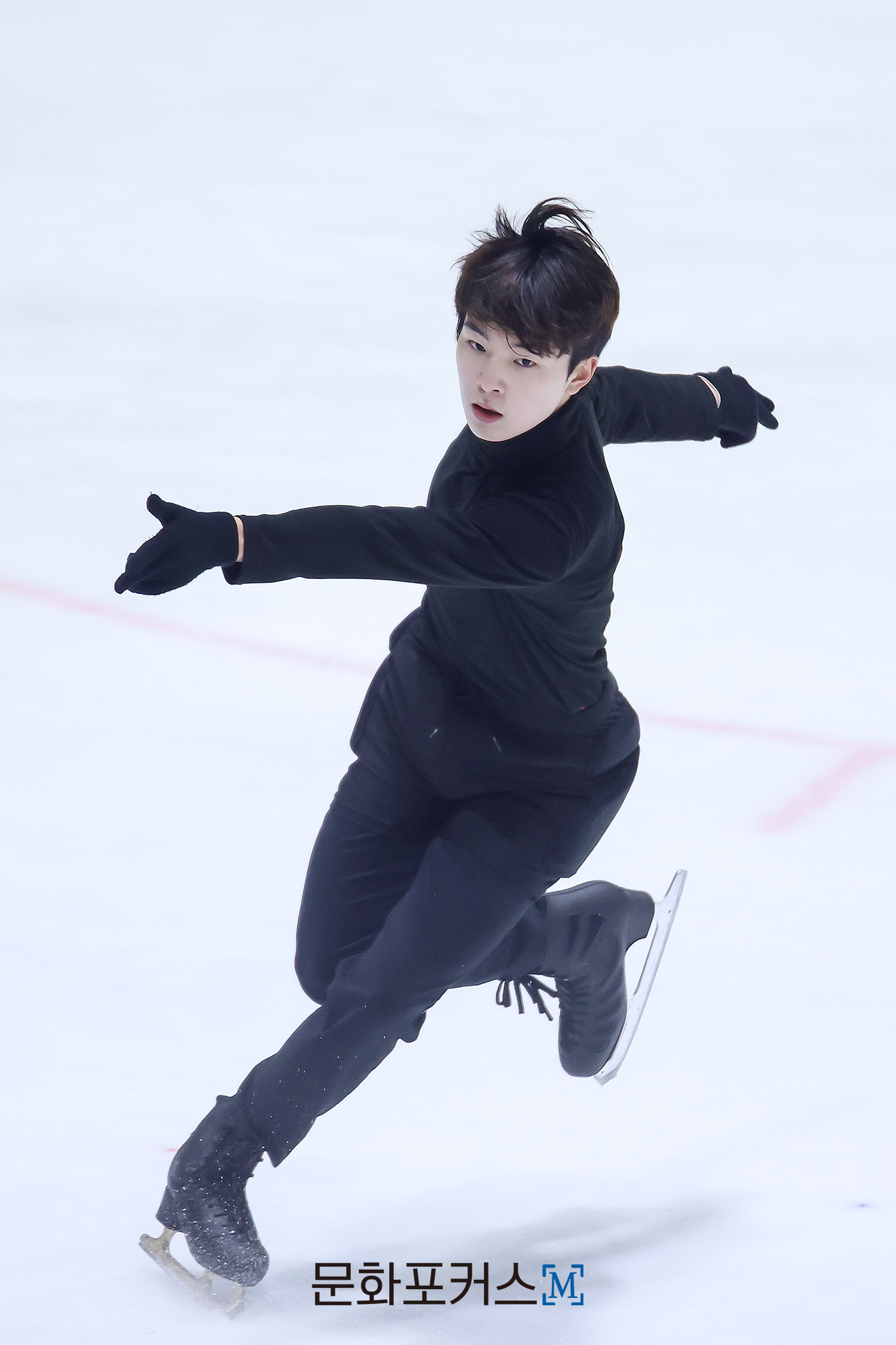 김아론